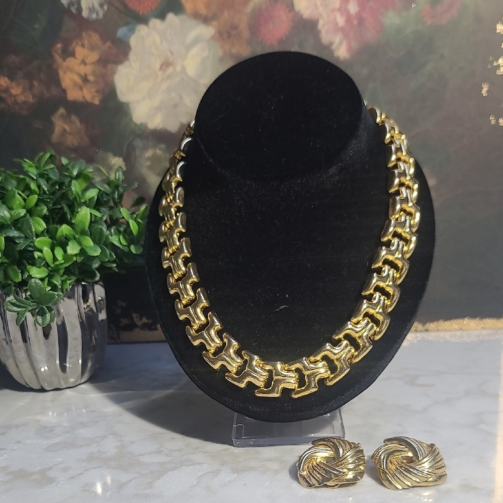 Elegant Gold-Tone Necklace and Earring Set
